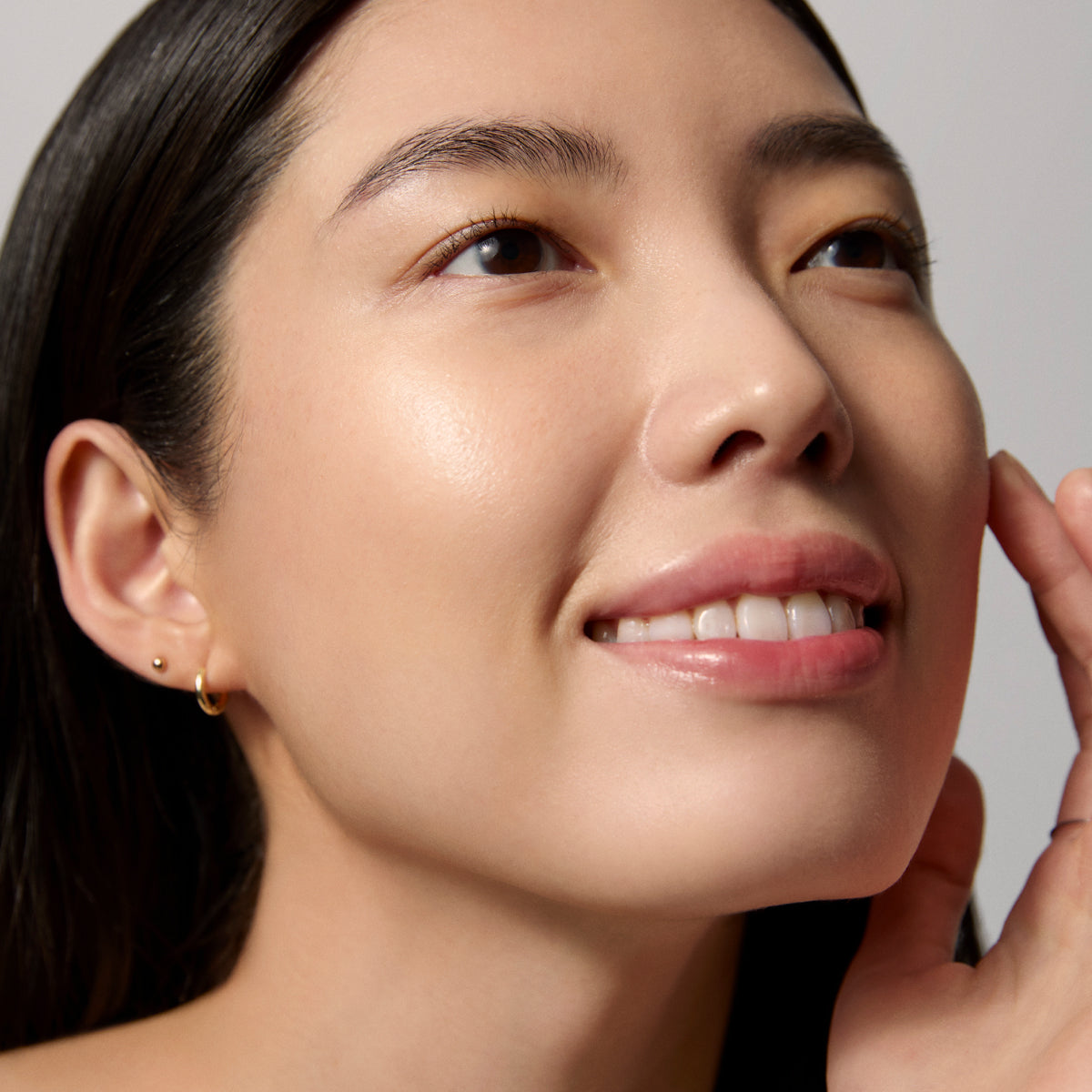 DewyMilkMoisturizer-Aug26-Ppage-ModelSkinFinish_499c4e7d-e7ef-4e35-bd6c-8f4b81bfdaad.jpg