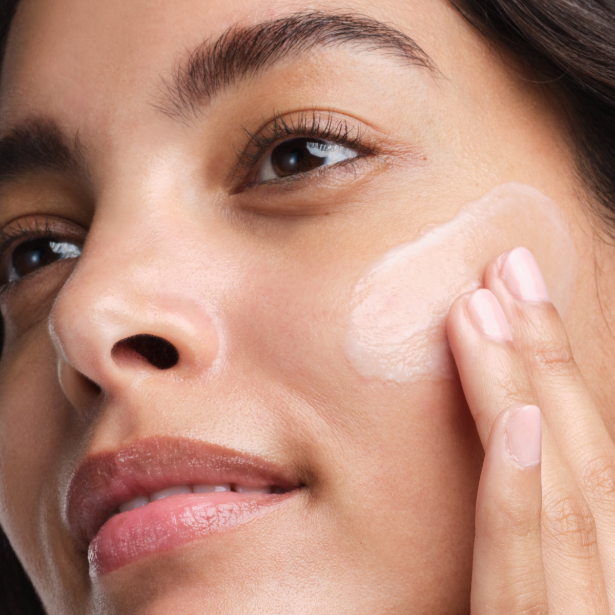 DewySerum-pdp-Model-Cheek-1200x1200_1637b32b-6144-403a-bddd-39cc3a0d4285.jpg