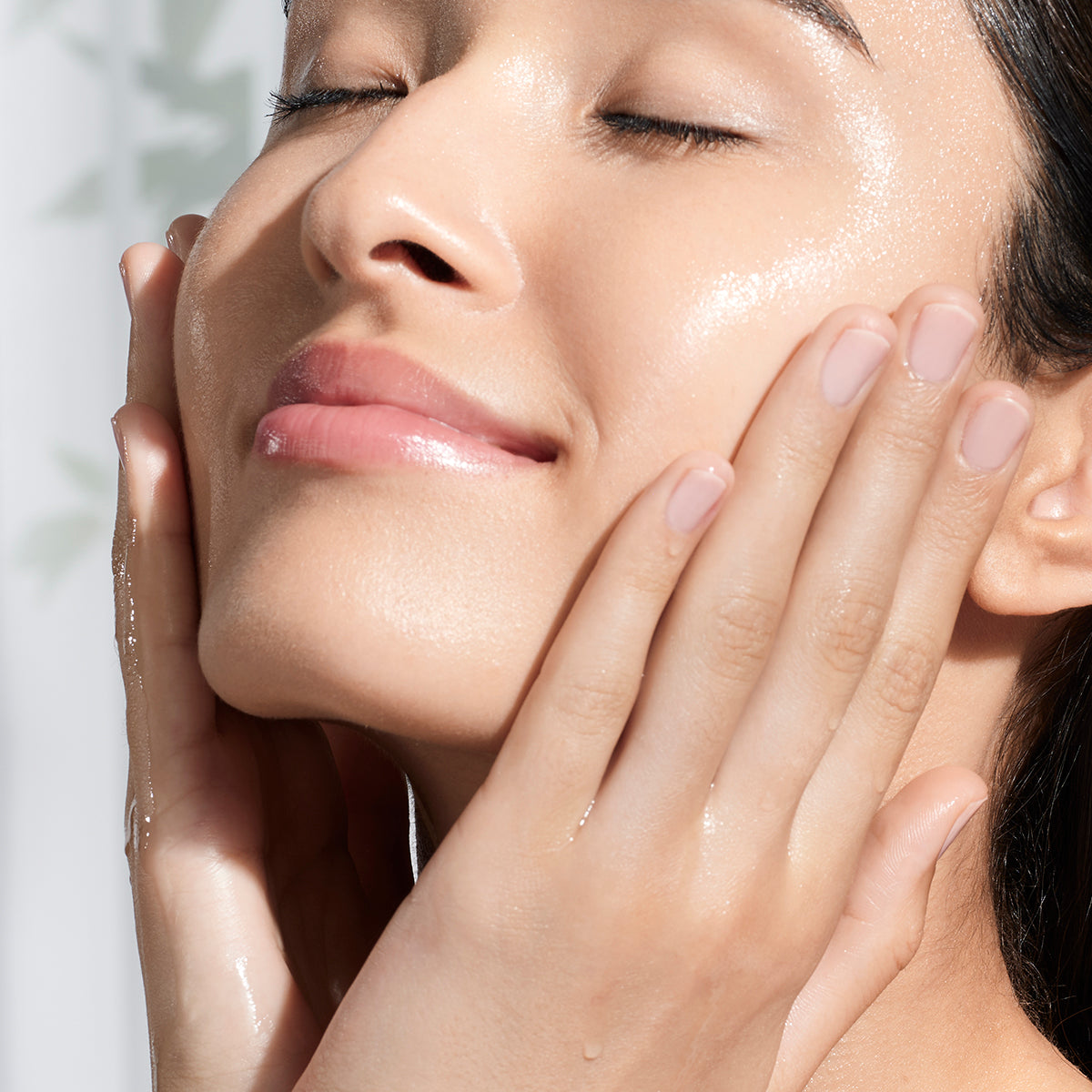 Essence-pdp-model-face-1200x1200_e817a517-c4f2-43e0-a552-a8895df5fabc.jpg