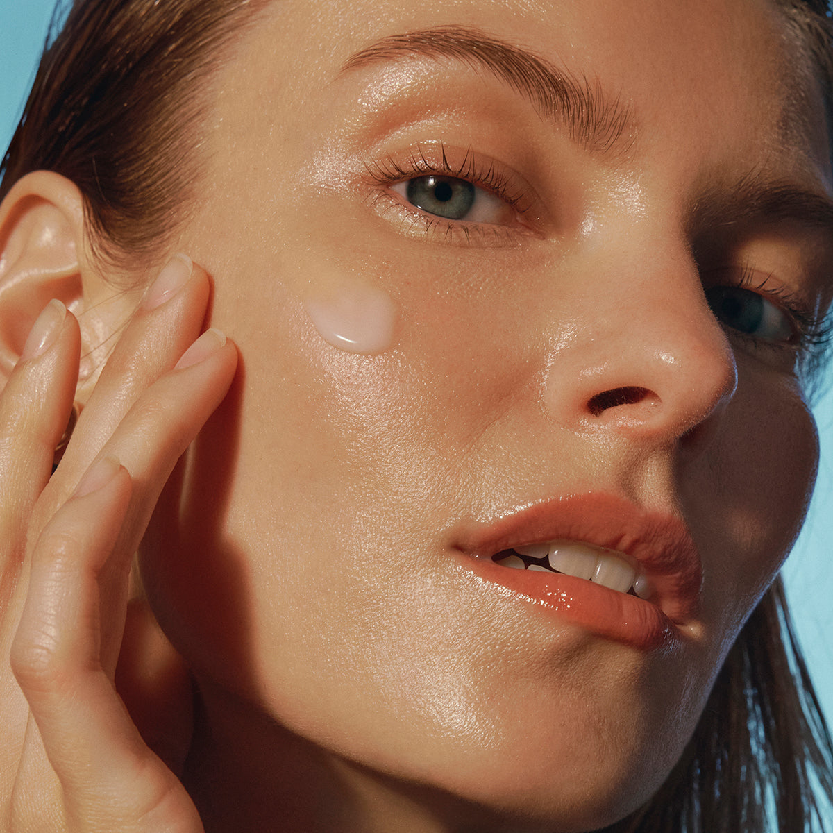LongevityCream-0-model-aplication-noProduct-image.jpg