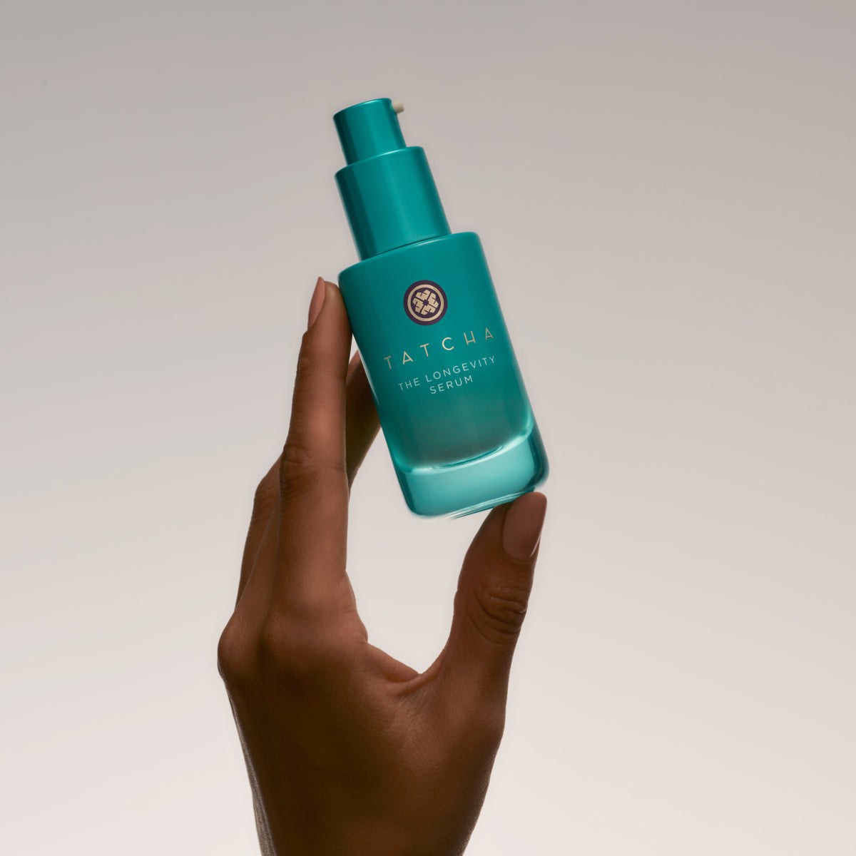LongevitySerum-Aug26-Ppage-HandHold_56a596c7-48f9-48a8-a90e-9b1fe91ab992.jpg